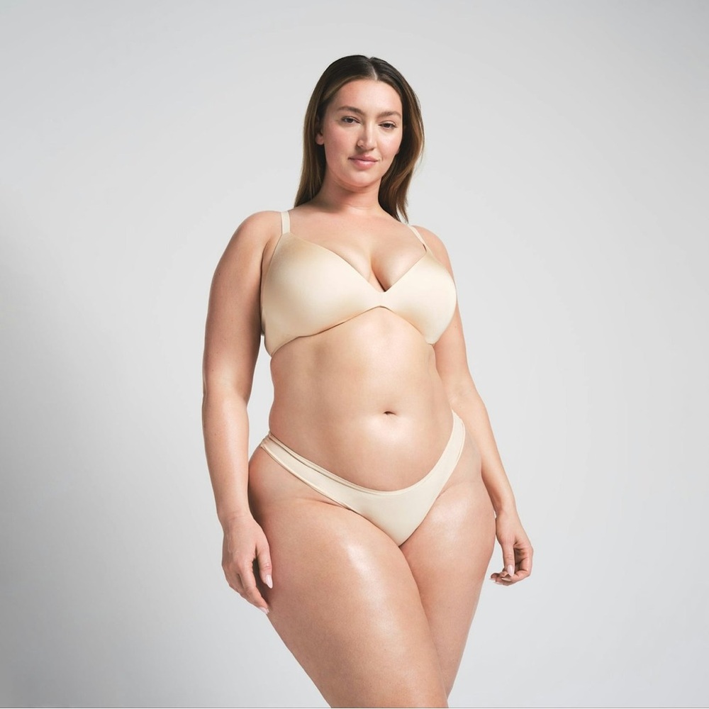 NWT SKIMS Wireless Form Super Push Up Bra/ 36DDDD